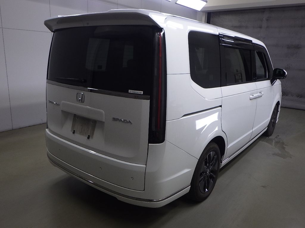 2023 Honda Stepwgn 7 people auction photo 2