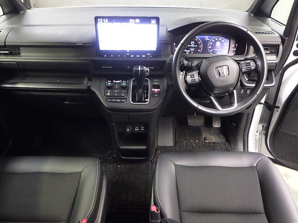 2023 Honda Stepwgn 7 people auction photo 3