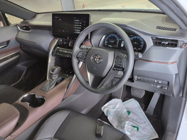2023 Toyota Harrier G 4WD auction photo 3