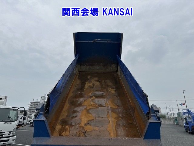 2013 Isuzu Giga dump auction photo 18
