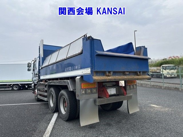 2013 Isuzu Giga dump auction photo 2