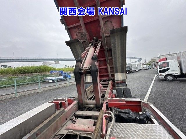 2013 Isuzu Giga dump auction photo 19