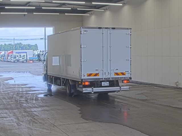 2022 Mitsubishi Fuso Fighter Refrigerated PG Wide auction photo 2