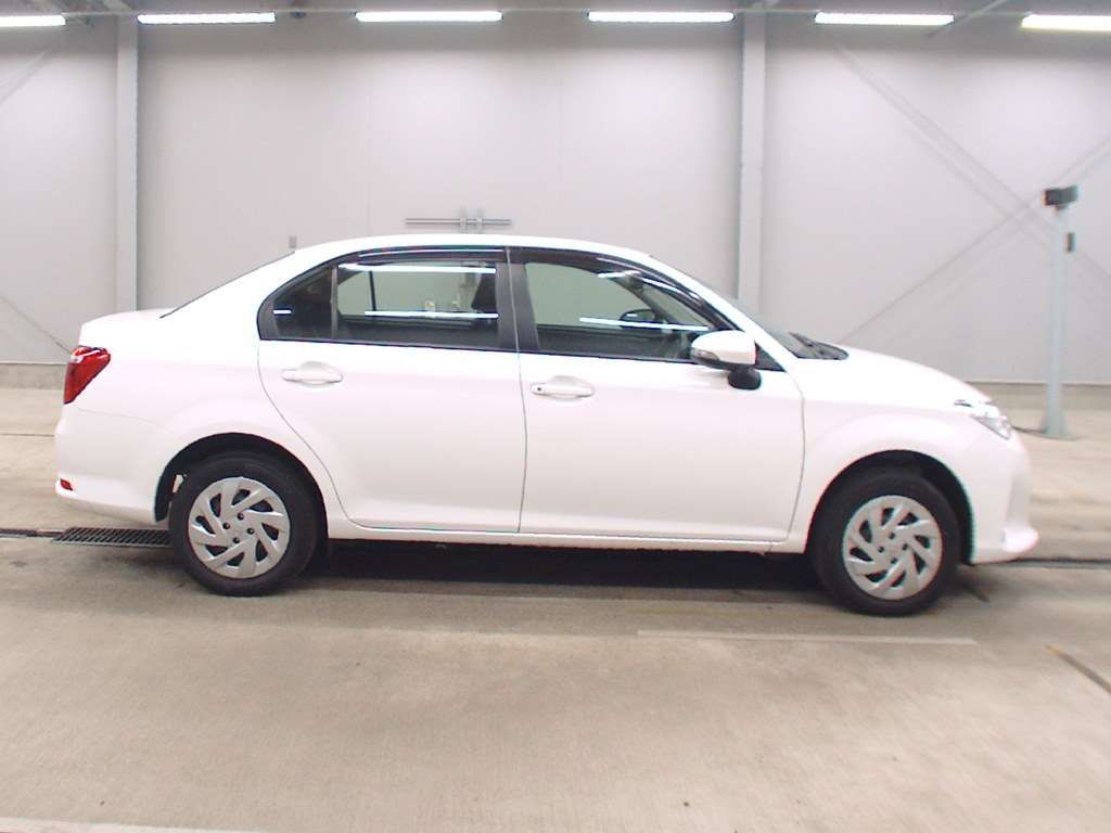 2021 Toyota Corolla Axio EX 4WD auction photo 3