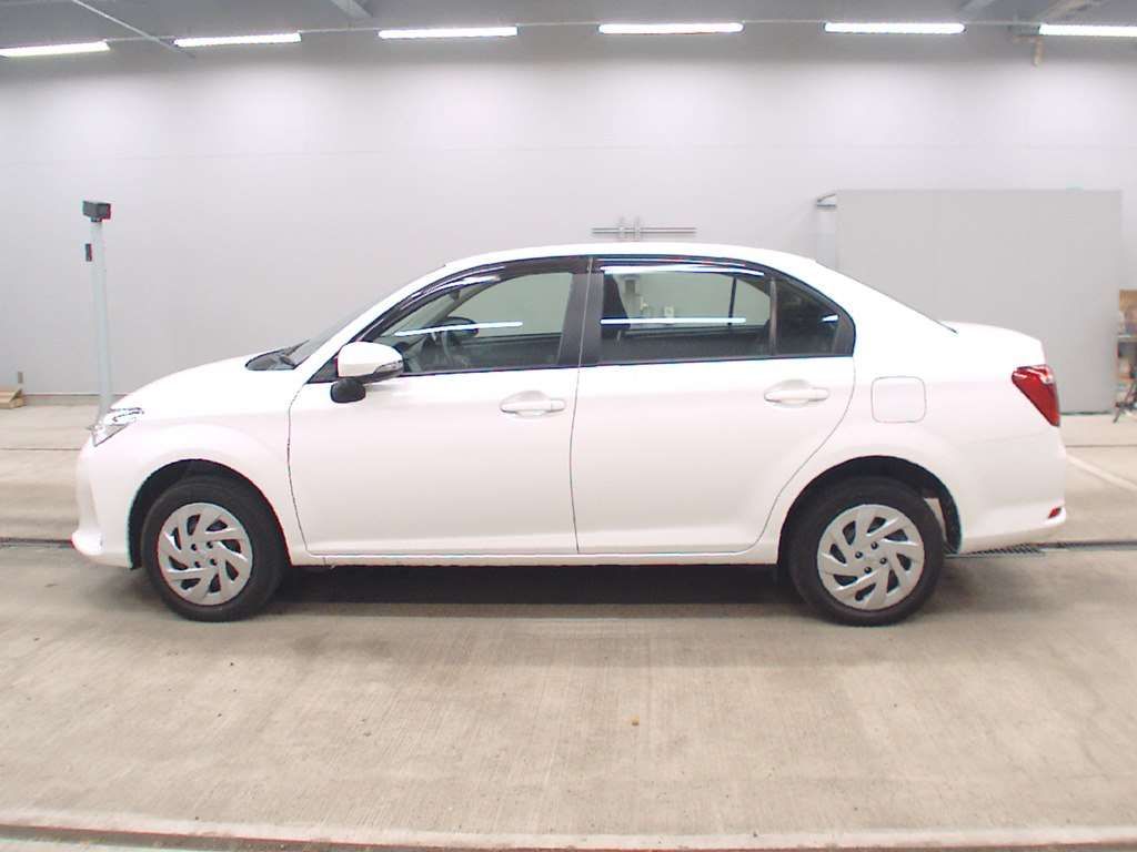 2021 Toyota Corolla Axio EX 4WD auction photo 4