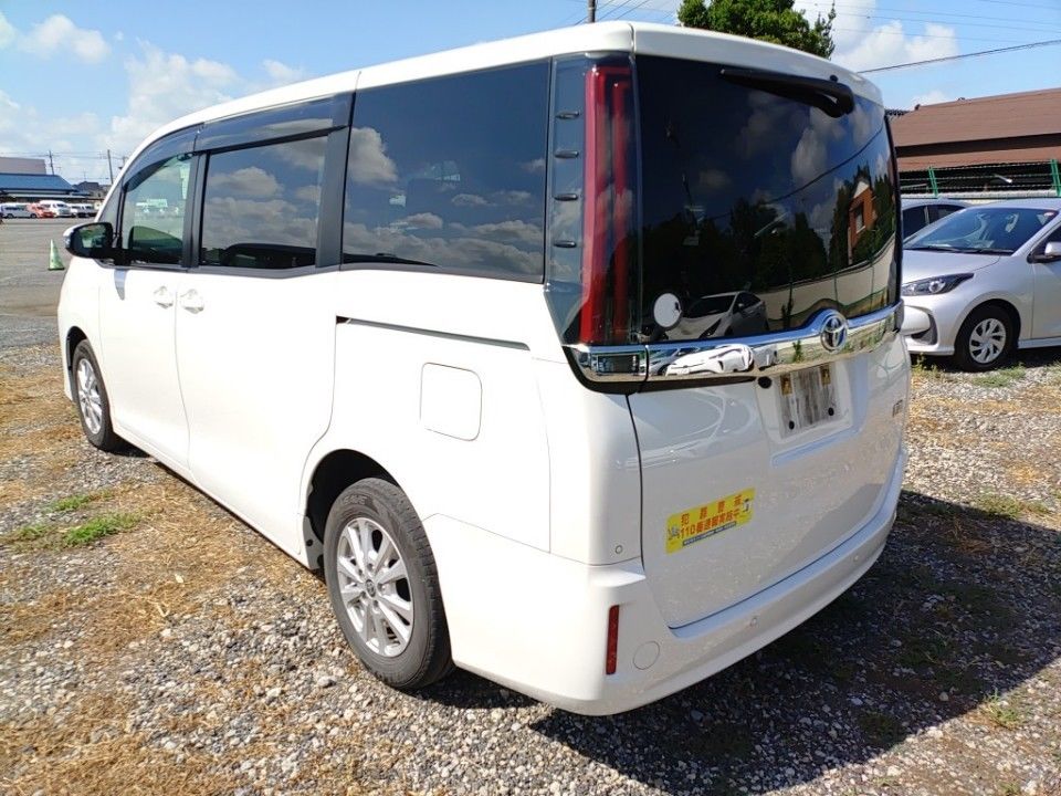 2021 Toyota Noah auction photo 6