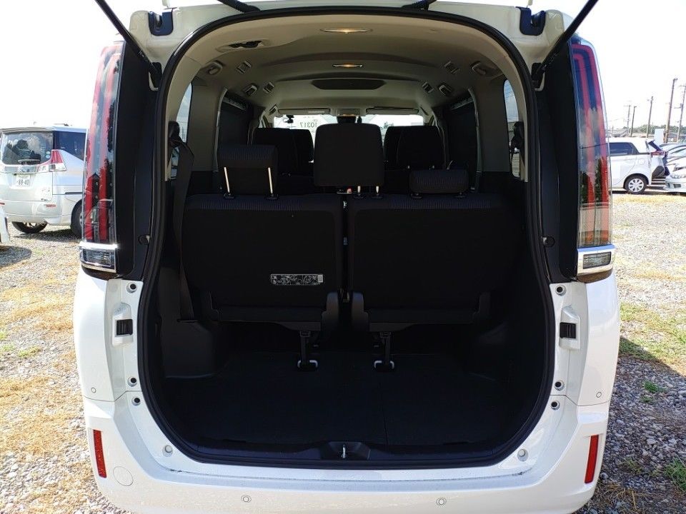 2021 Toyota Noah auction photo 8