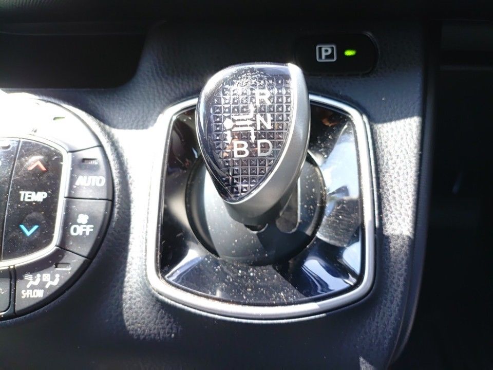 2021 Toyota Noah auction photo 12