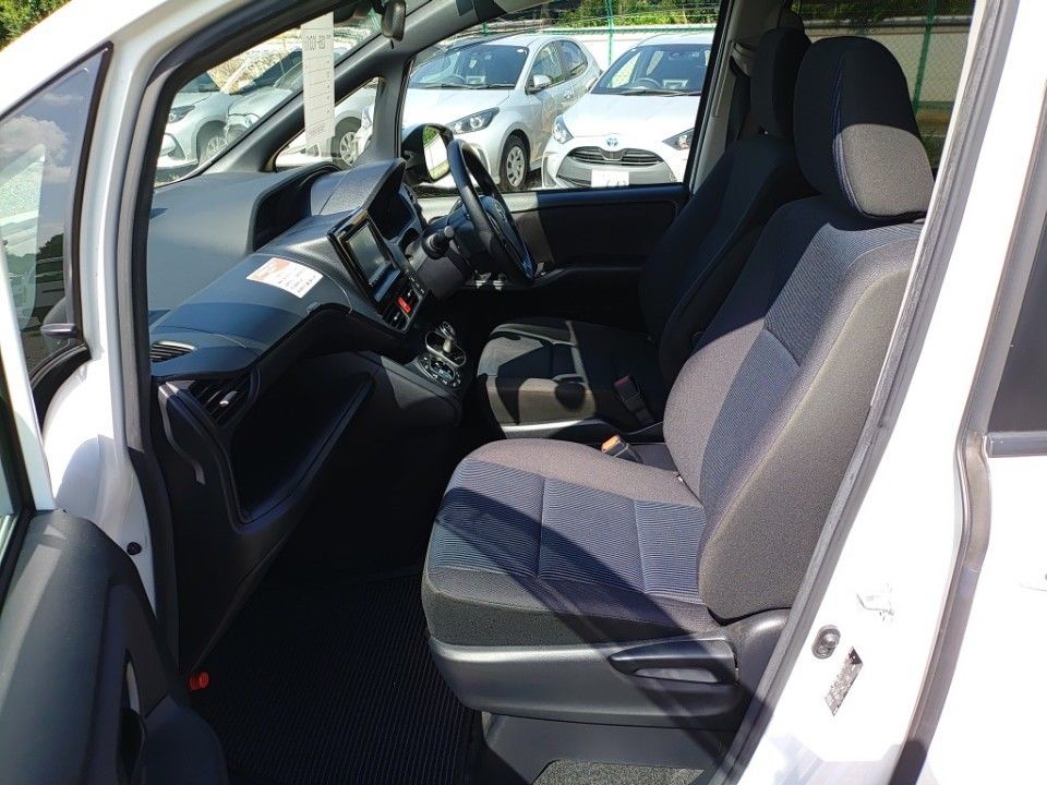 2021 Toyota Noah auction photo 16