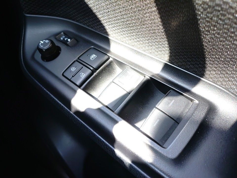 2021 Toyota Noah auction photo 14