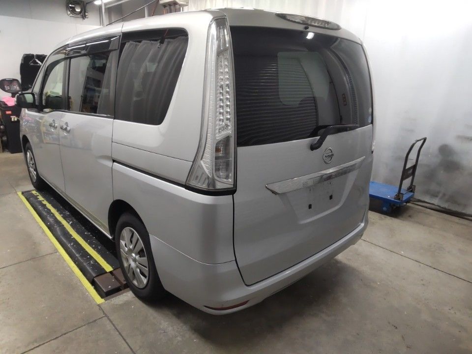 2014 Nissan Serena auction photo 6