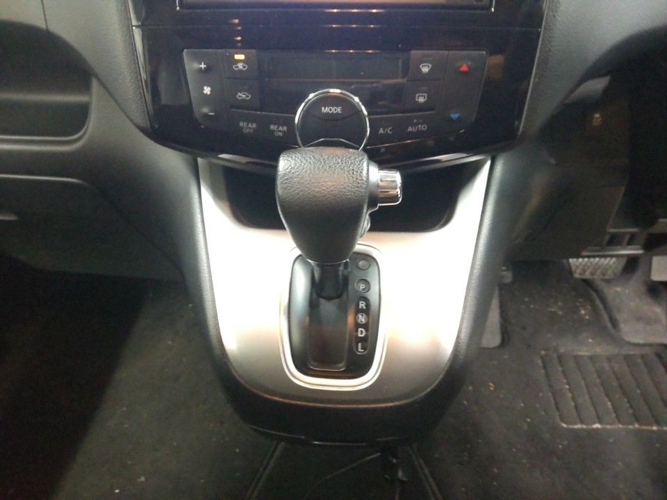 2014 Nissan Serena auction photo 12