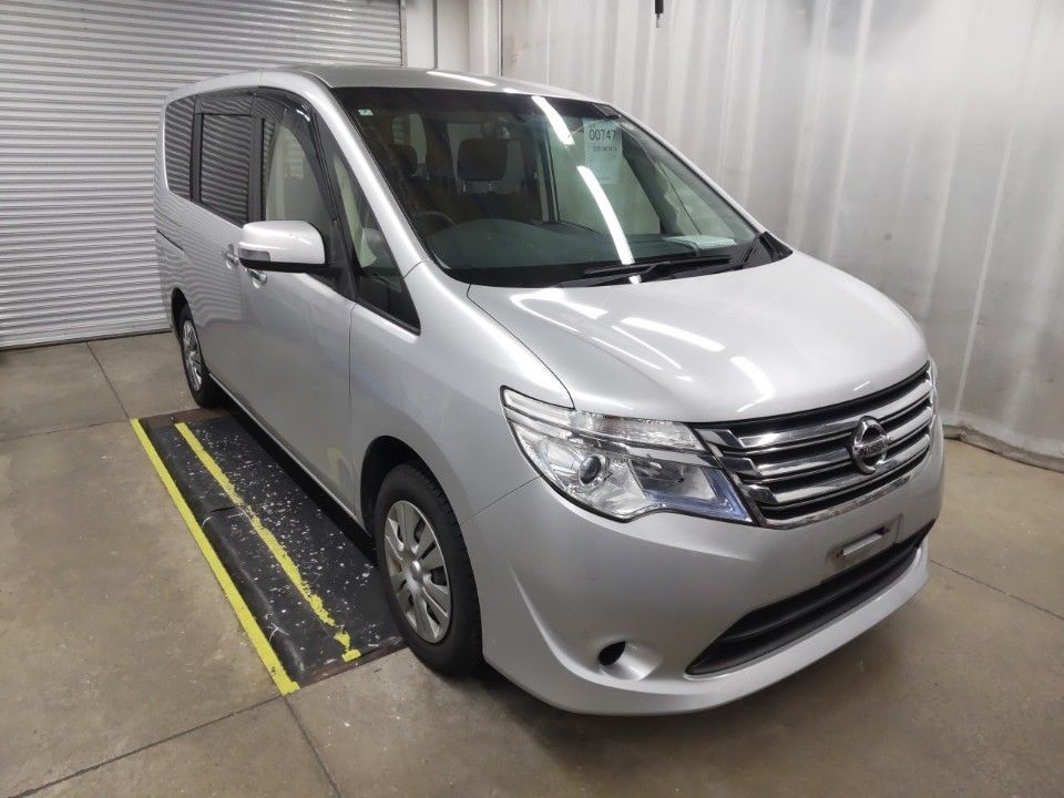 2014 Nissan Serena auction photo 4