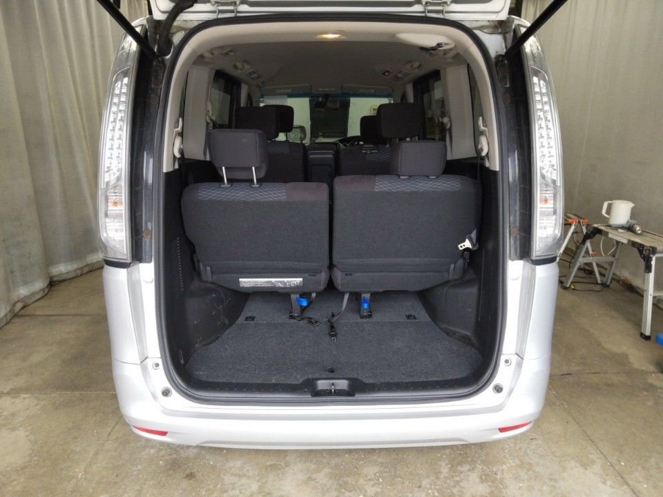 2014 Nissan Serena auction photo 8