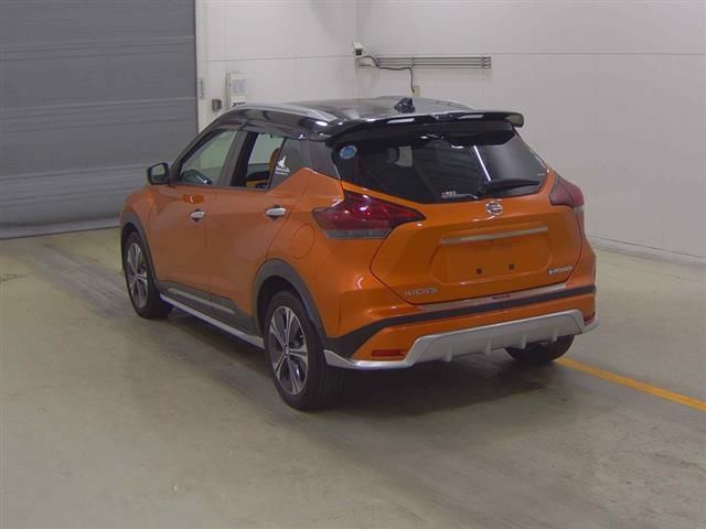 2021 Nissan Kicks X Two-Tone Interior Edition auction photo 2