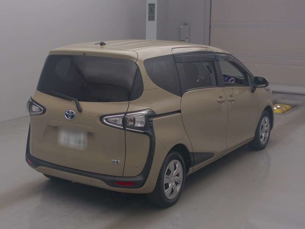 2022 Toyota Sienta ハイブリッド ファンベースG auction photo 2