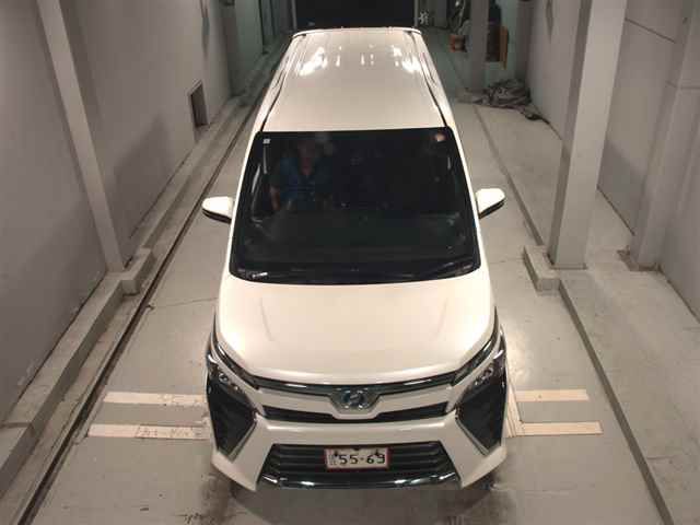 2017 Toyota Voxy ハイブリッドZS auction photo 6