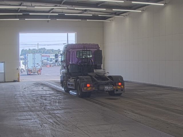 2012 Isuzu Giga トラクター auction photo 2