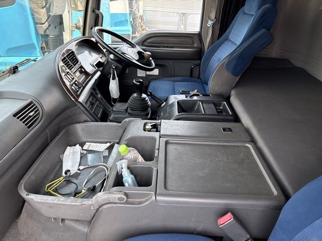2012 Isuzu Giga トラクター auction photo 5