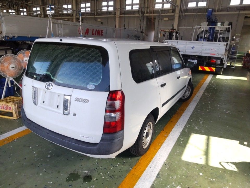 2014 Toyota Succeed auction photo 2