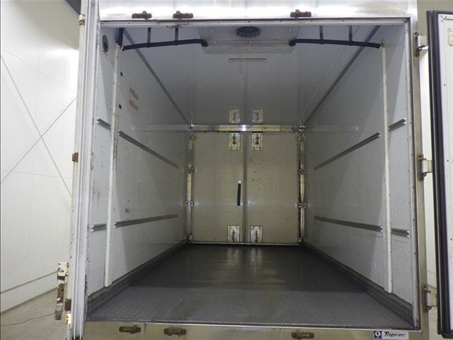 2016 Isuzu Elf 冷蔵・冷凍車 auction photo 4