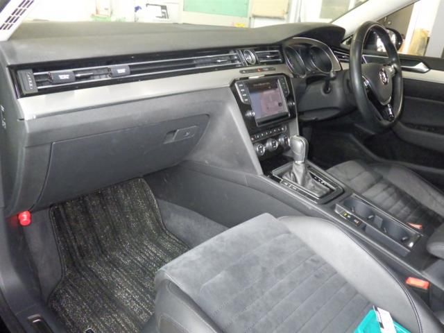 2017 Volkswagen VW パサート ヴァリアント TSIエレガンスL auction photo 2