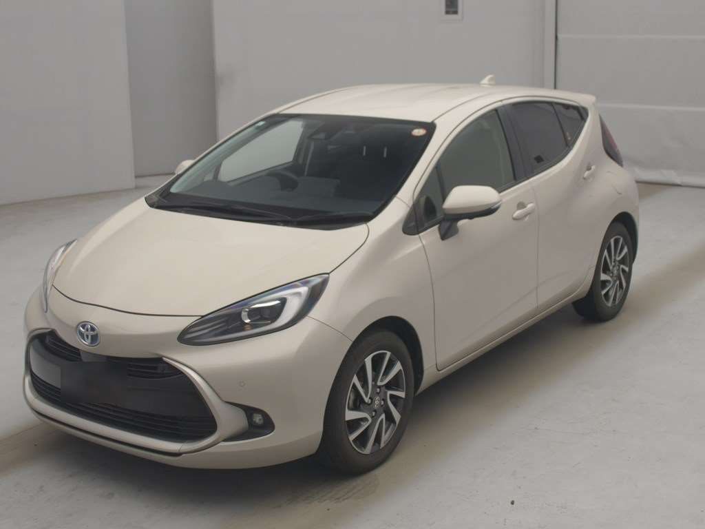2021 Toyota Aqua Z Japan auction vehicle