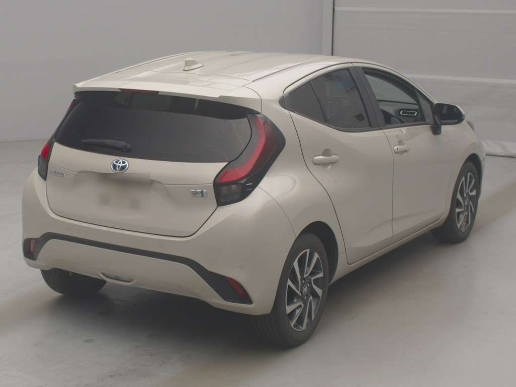 2021 Toyota Aqua Z auction photo 2