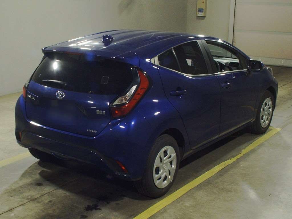 2022 Toyota Aqua X 4WD auction photo 2
