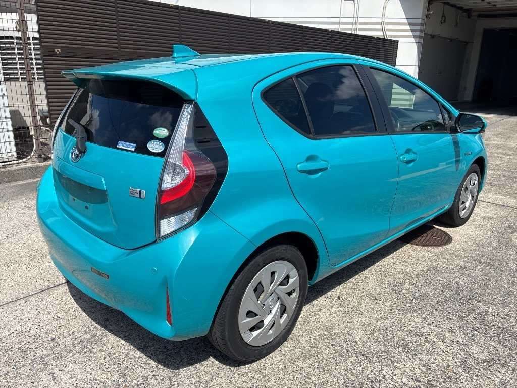 2019 Toyota Aqua G auction photo 2