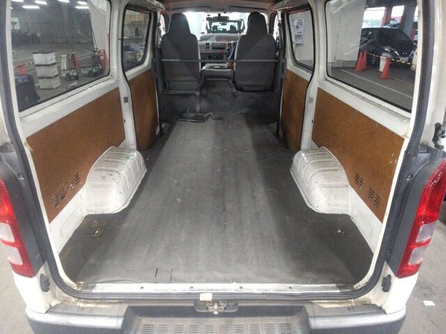 2005 Toyota Hiace ロングDX auction photo 3