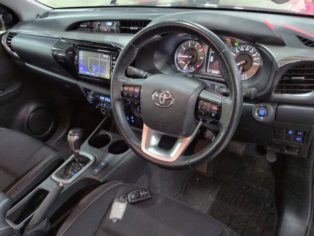 2023 Toyota Hilux Z 4WD auction photo 6