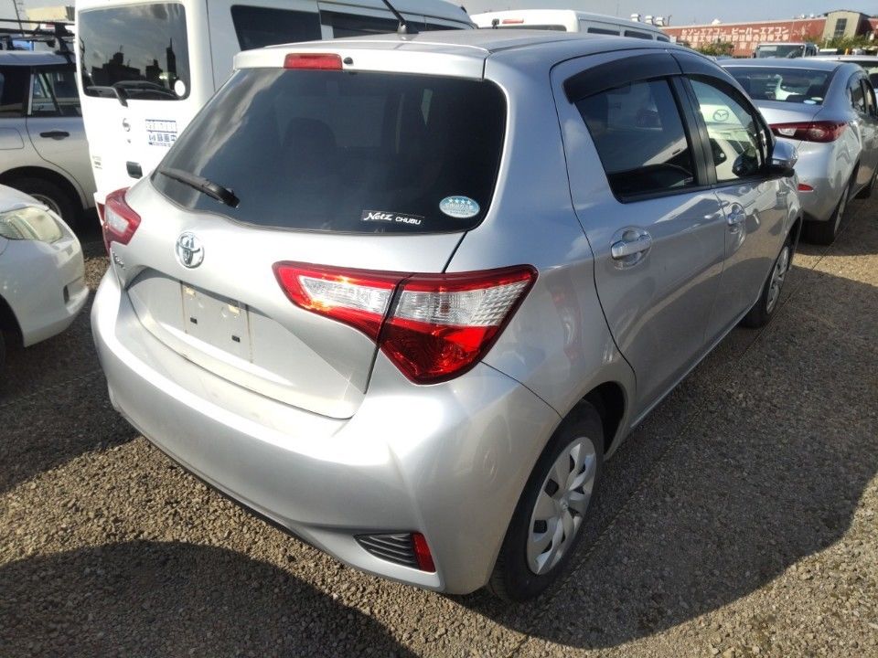 2019 Toyota Vitz auction photo 2