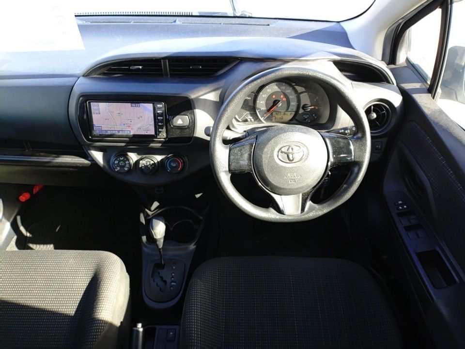 2019 Toyota Vitz auction photo 3