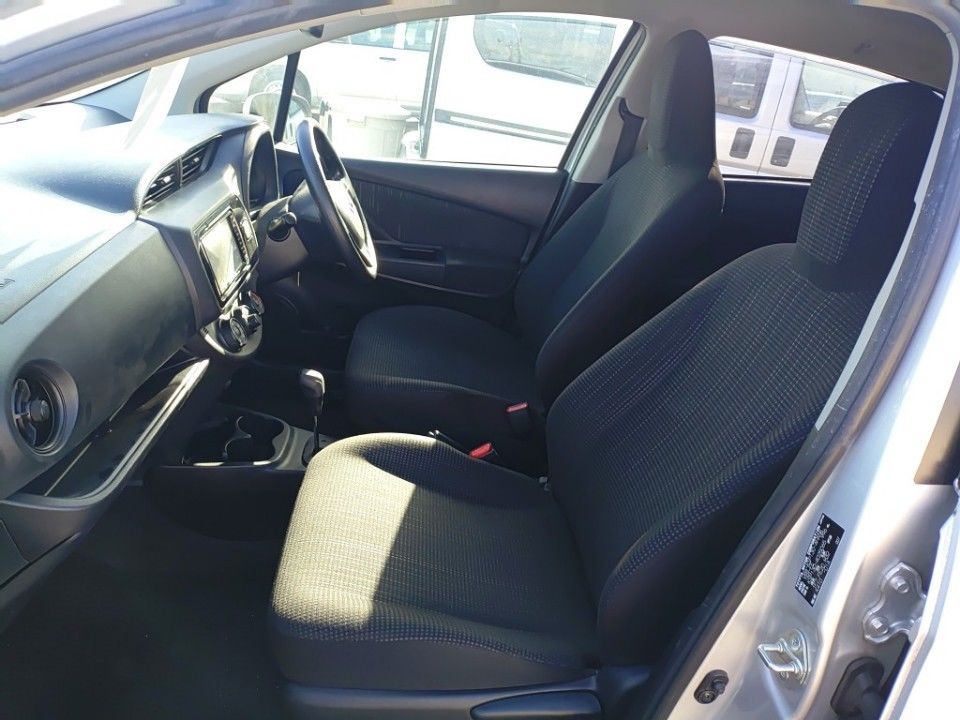 2019 Toyota Vitz auction photo 16