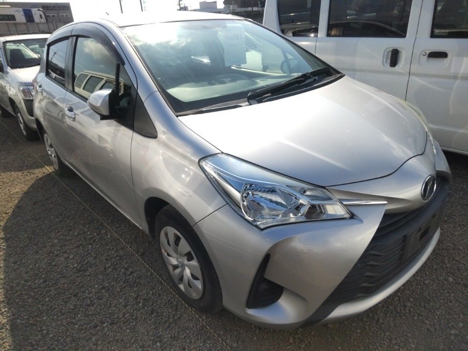 2019 Toyota Vitz auction photo 4