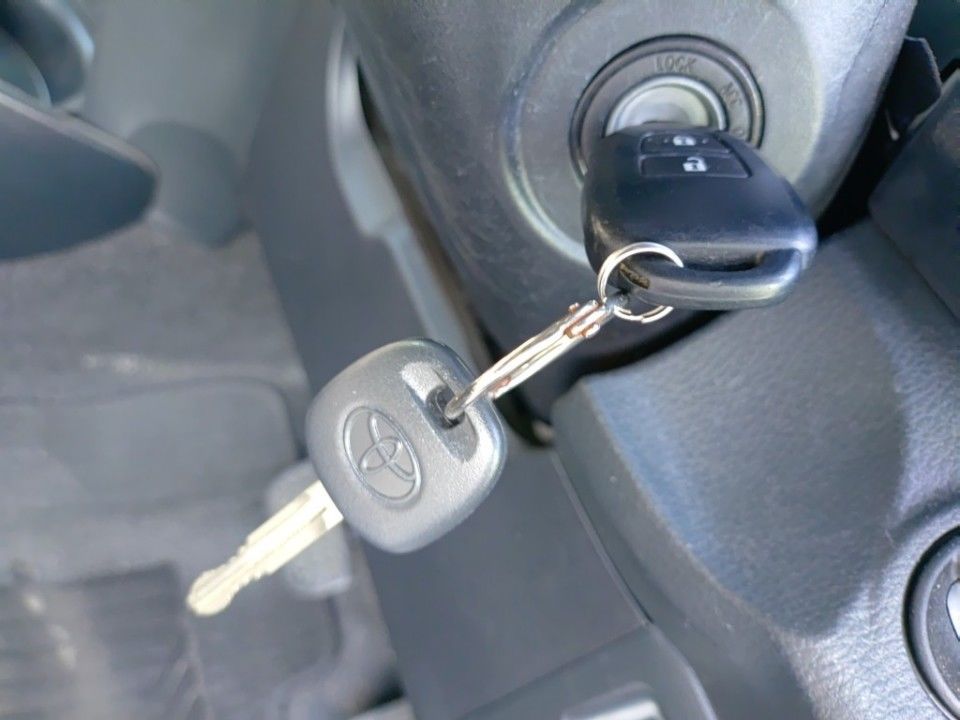 2019 Toyota Vitz auction photo 15