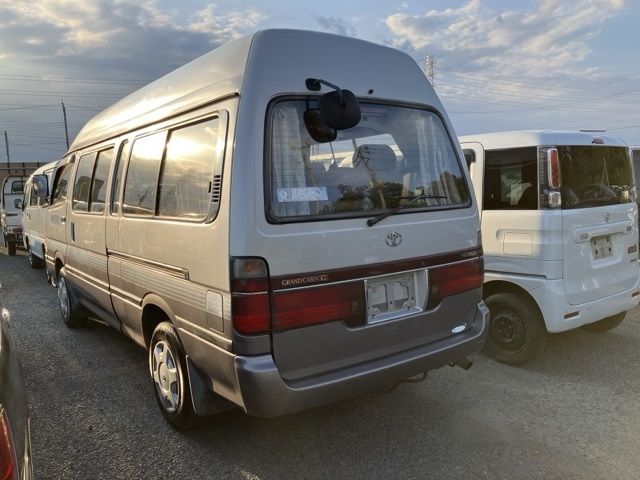 2004 Toyota Hiace ワゴン グランドキャビン G-E auction photo 2