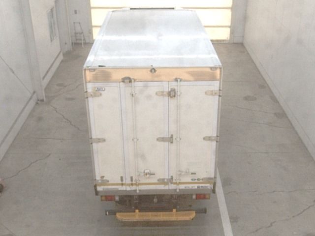 2021 Isuzu Elf Refrigerated and frozen trucks auction photo 3