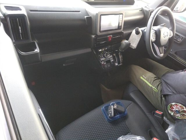 2025 Daihatsu Tanto Custom RS auction photo 3