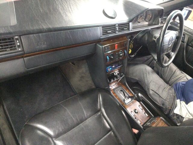 1994 Mercedes-Benz E-Class E280リミテッド auction photo 3