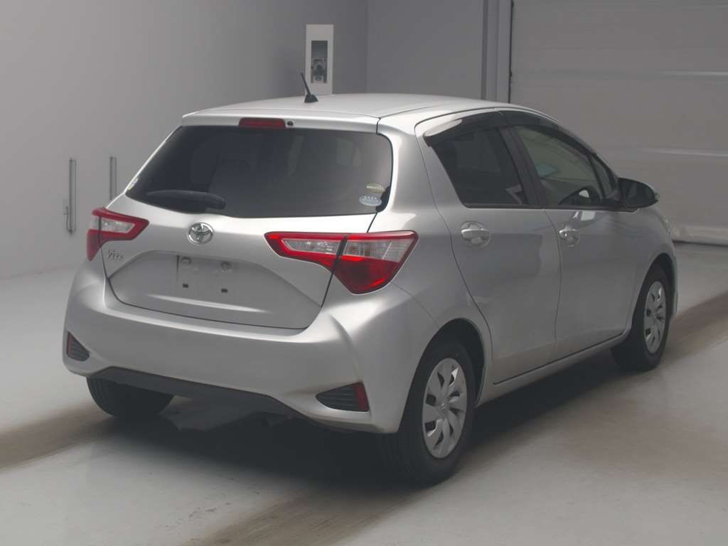 2019 Toyota Vitz F auction photo 2