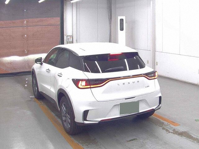 2025 Lexus LBX elegant auction photo 2