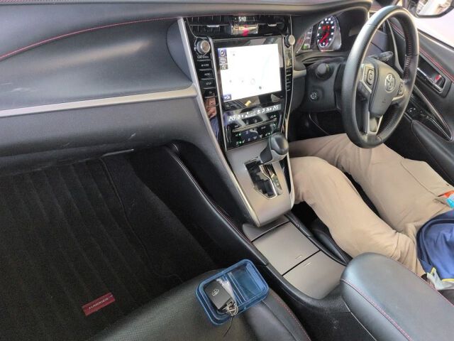 2019 Toyota Harrier Prometa Andreza P 4WD auction photo 3