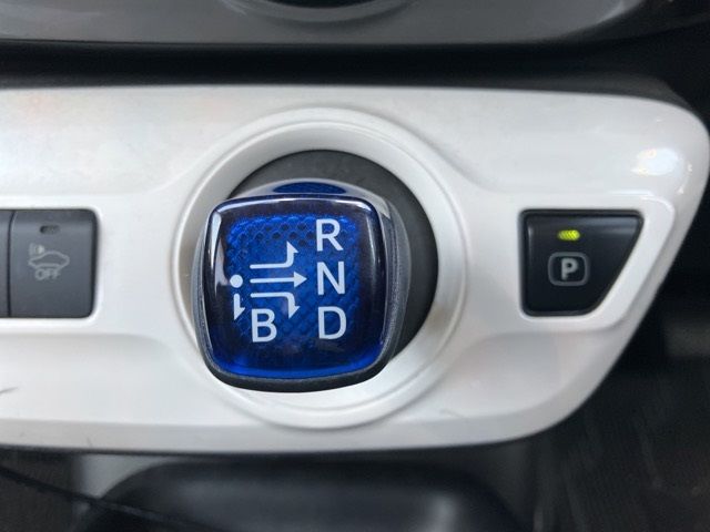 2017 Toyota Prius Sセーフティープラス auction photo 4