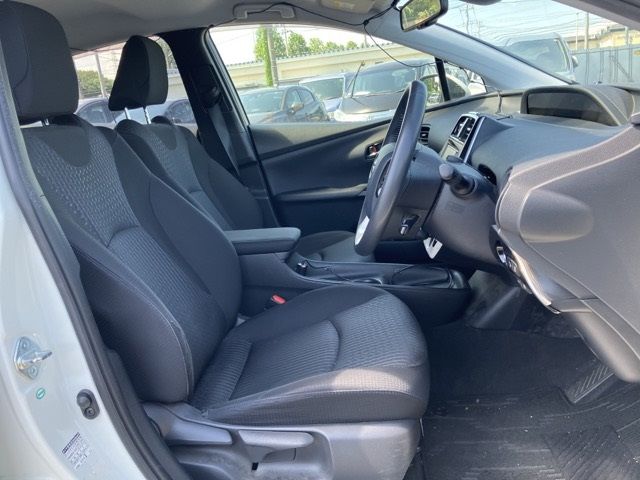 2017 Toyota Prius Sセーフティープラス auction photo 7
