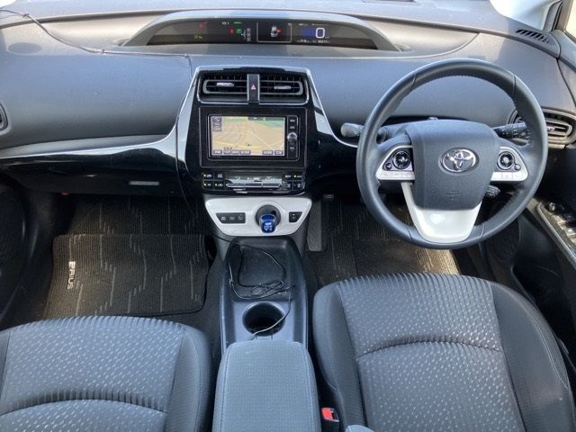 2017 Toyota Prius Sセーフティープラス auction photo 3