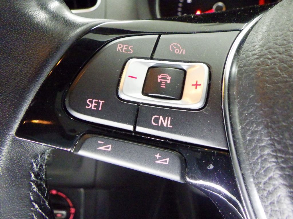 2015 Volkswagen ポロ 5HB TSI Comfortline auction photo 9