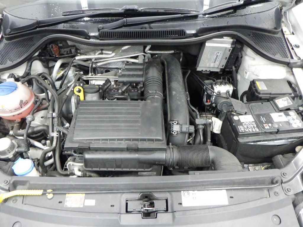 2015 Volkswagen ポロ 5HB TSI Comfortline auction photo 10
