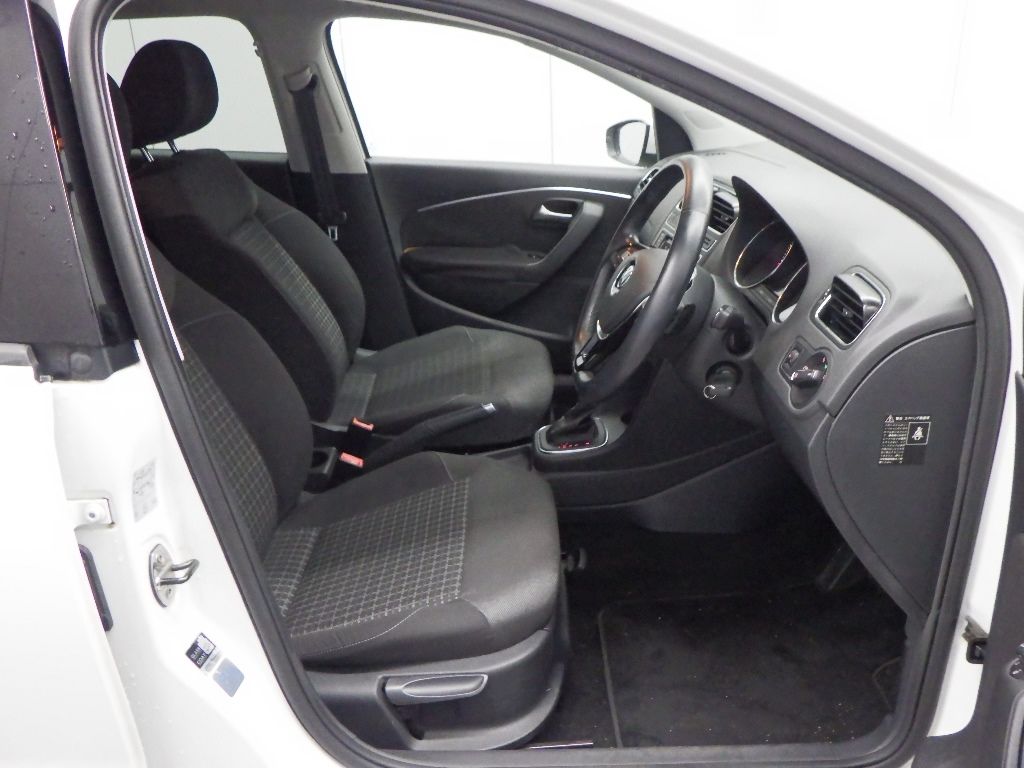 2015 Volkswagen ポロ 5HB TSI Comfortline auction photo 6